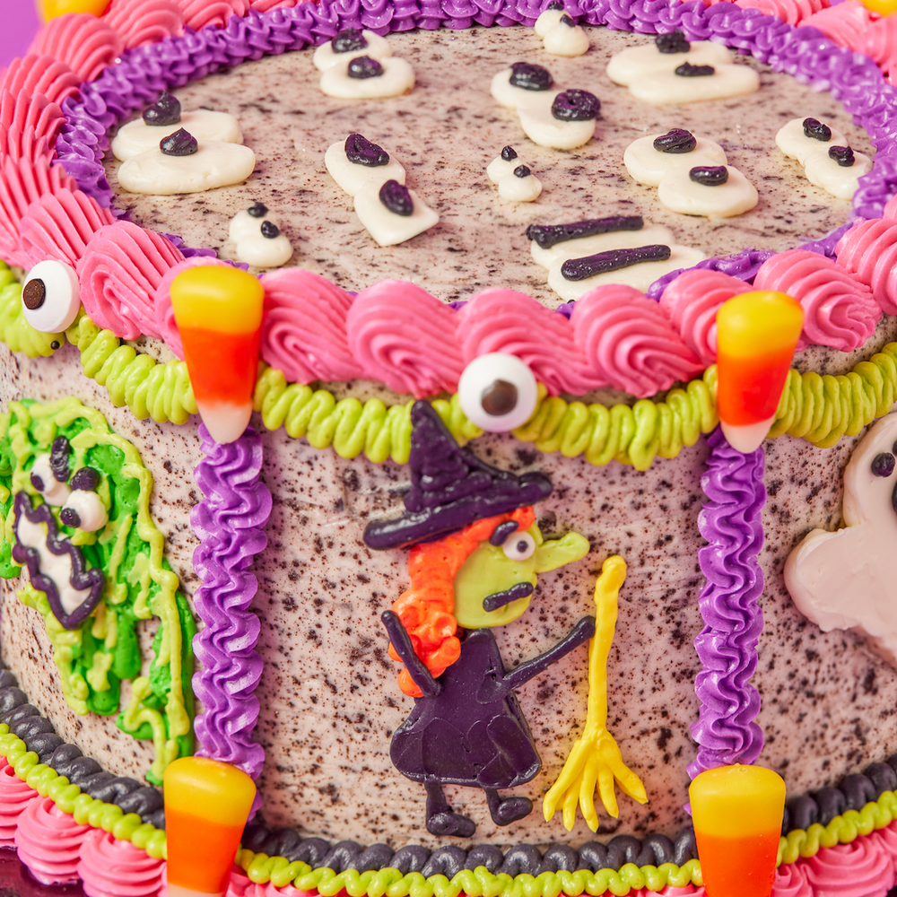 Halloween-themed vintage cake class in Chicago for beginners