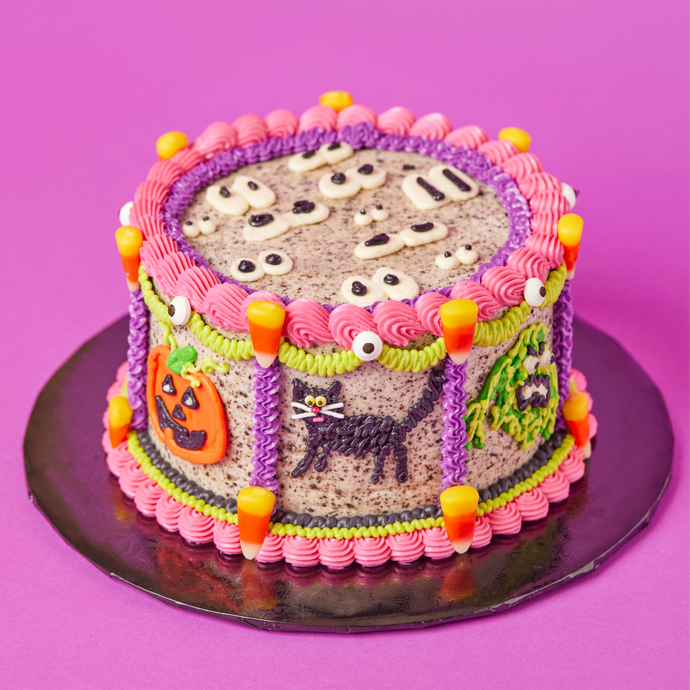 Halloween-themed vintage cake class in Chicago for beginners
